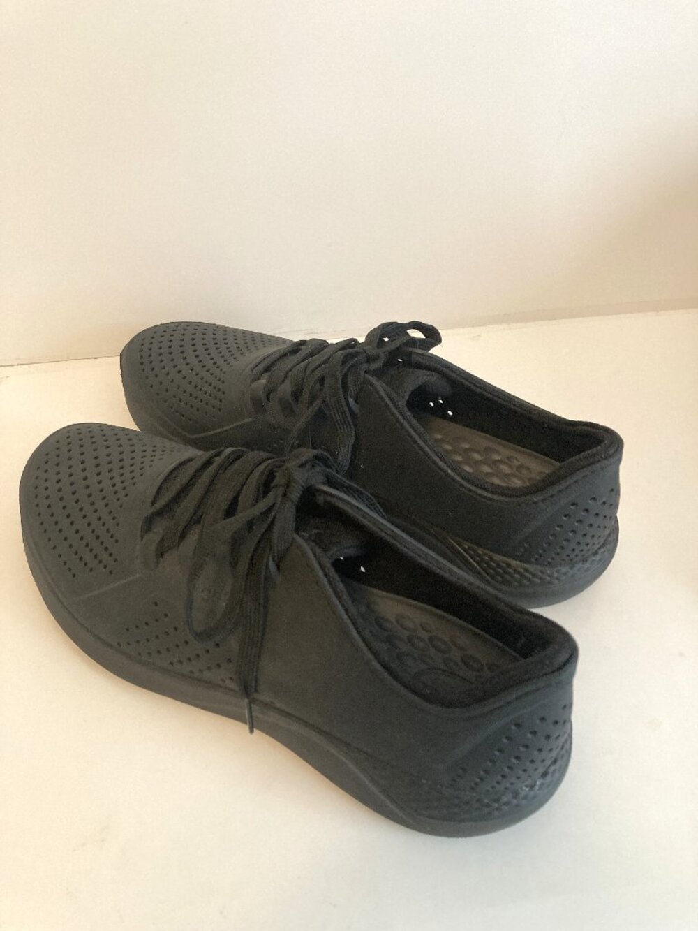 Men's Crocs LiteRider Pacer Black Ombre Perforated Lace Up Sneakers Size 11 M